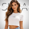 Basic λευκό Calvin Klein crop top με εφαρμοστή γραμμή και λογότυπο CK στο κέντρο.