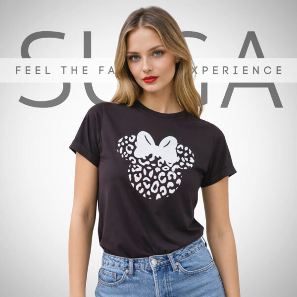 Μαύρη μπλούζα T-shirt Suga Style με στάμπα Minnie Mouse σε leopard μοτίβο και φιόγκο μπροστά.