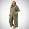 Plus size σετ με oversized πουκάμισο και αέρινο παντελόνι σε χακί τόνο