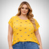 Suga Style plus size μπλούζα με στάμπα πεταλούδες, στρογγυλή λαιμόκοψη και άνετη εφαρμογή, διαθέσιμη σε κίτρινο ή μπλε (2XL/3XL)