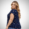 Plus Size μπλούζα Butterfly Suga Style σε μπλε χρώμα με μοτίβο πεταλούδες, κοντό μανίκι και χαλαρή εφαρμογή (2XL/3XL