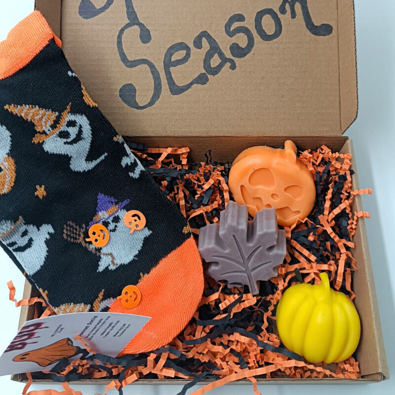 δώρα σε κουτί με θέμα το halloween