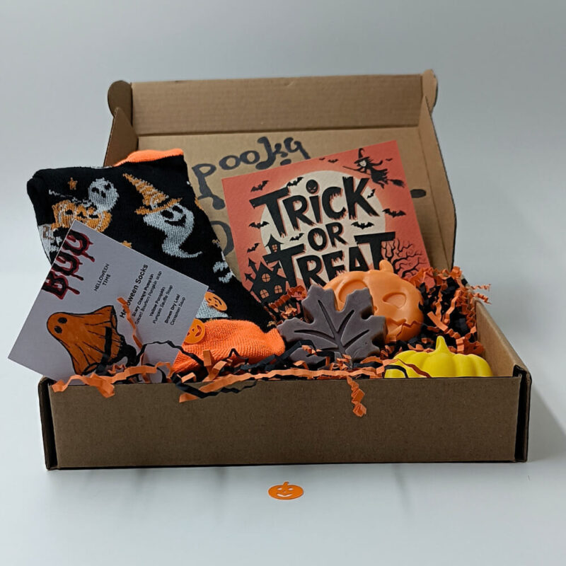 πρωτότυπα έξυπνα κουτιά halloween με δώρα για το halloween και κάρτα ευχών