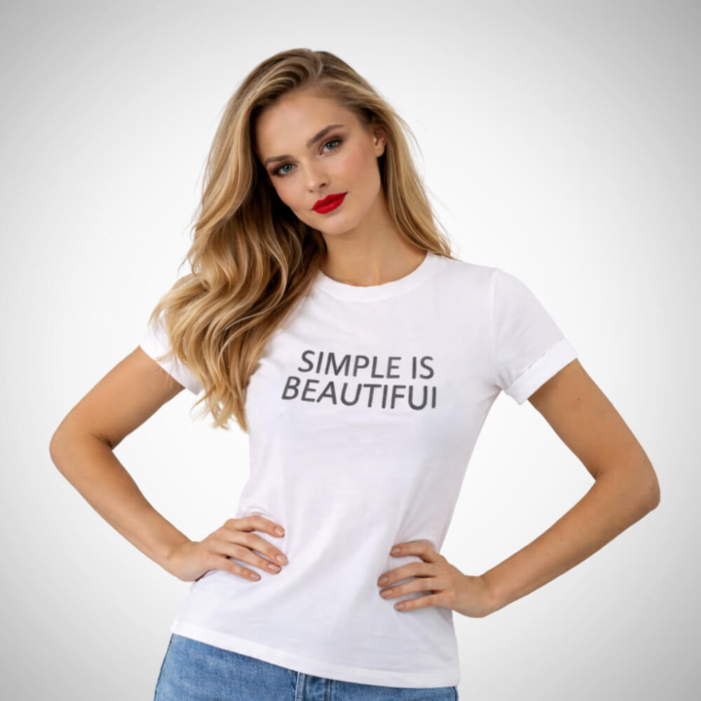 Γυναικεία λευκή μπλούζα one size (έως Large) με minimal slogan “SIMPLE IS BEAUTIFUL” στο μπροστινό μέρος