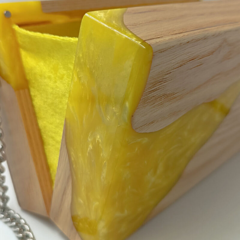 Demman Artbag Yellow – τσάντα από φυσικό ξύλο με μεταλλική αλυσίδα