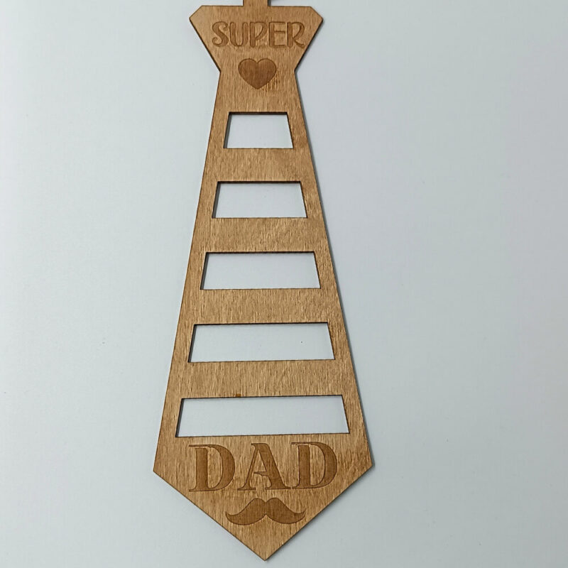 χειροποίητη ξύλινη γραβάτα με χάραξη SUPER DAD