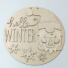 Ξύλινο decor Hello Winter με κοπές laser και χιονονιφάδες