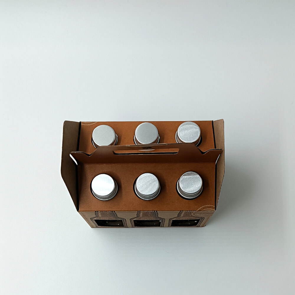 Σετ δώρου ανδρικής περιποίησης Suga Style 6 τεμαχίων — body wash, lotion, after shave, scrub, shampoo 50 ml το καθένα, σε μπουκαλάκι μπύρας