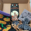 Halloween gift box με σαπούνια, κάλτσες και γέμισμα kraft