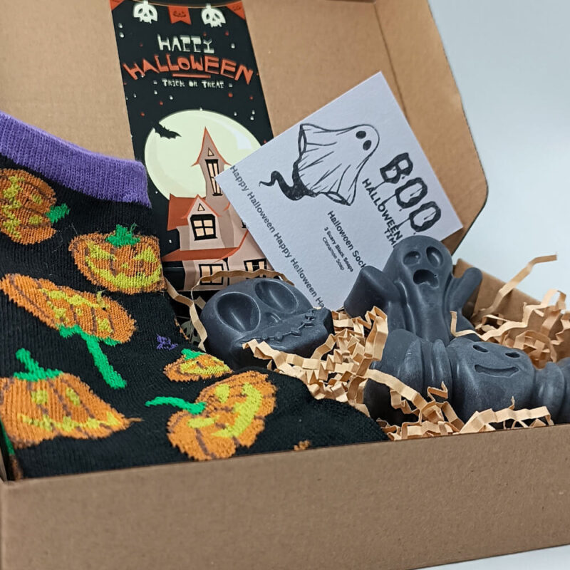 Σετ δώρου halloween με κάλτσες και αρωματικά μαύρα σαπούνια
