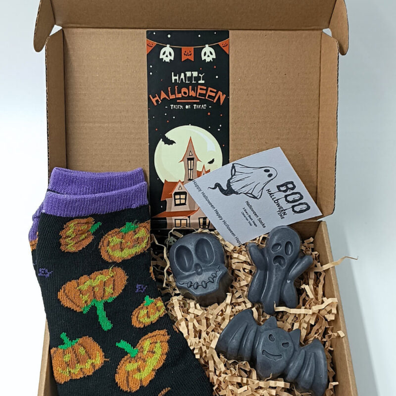 Μαύρα σαπούνια halloween με άρωμα κανέλας σε σχήμα φαντάσματος και κρανίου
