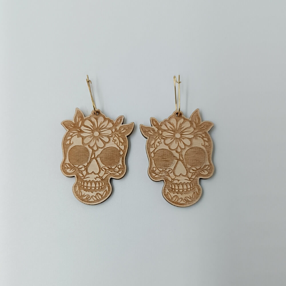 Ξύλινα Halloween σκουλαρίκια με floral νεκροκεφαλή