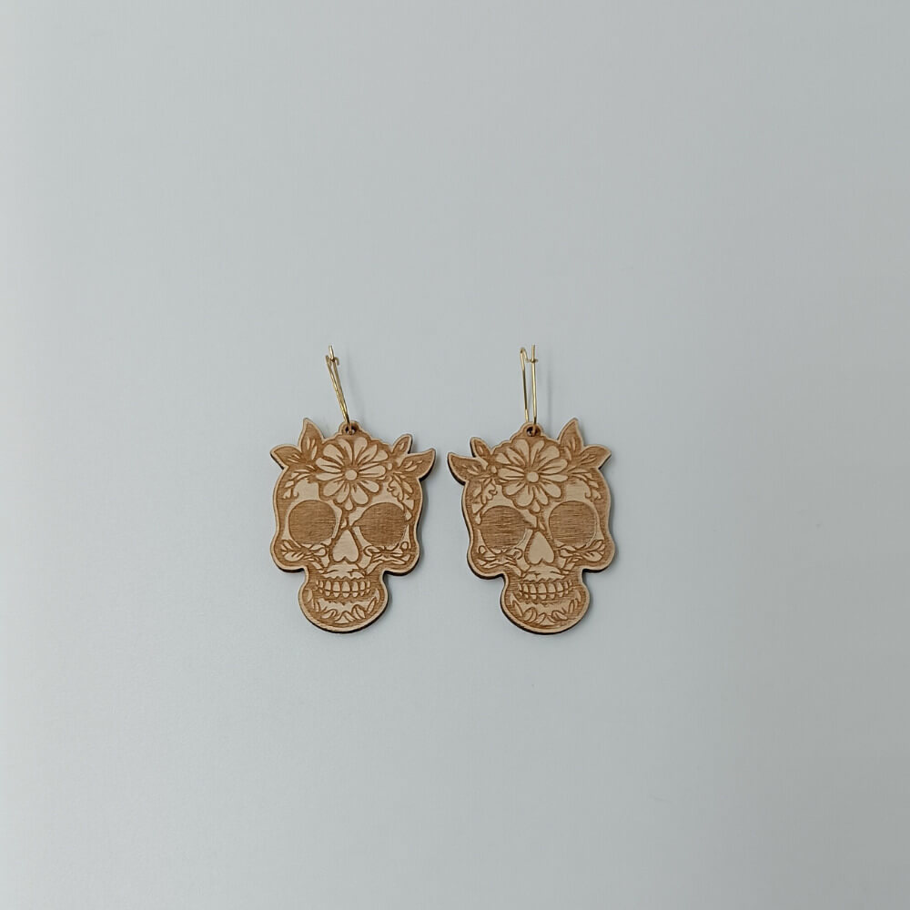 Ξύλινα Halloween σκουλαρίκια με floral νεκροκεφαλή