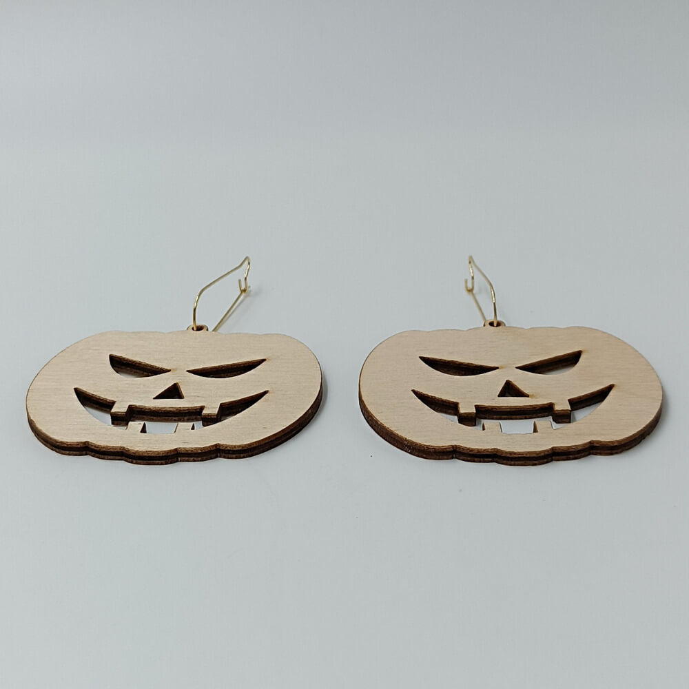 Χειροποίητα ξύλινα σκουλαρίκια σε σχήμα κολοκύθας