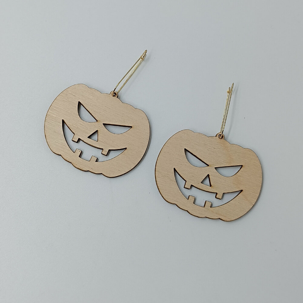 Ξύλινα σκουλαρίκια κολοκύθες Halloween με χάραξη από ToXylo