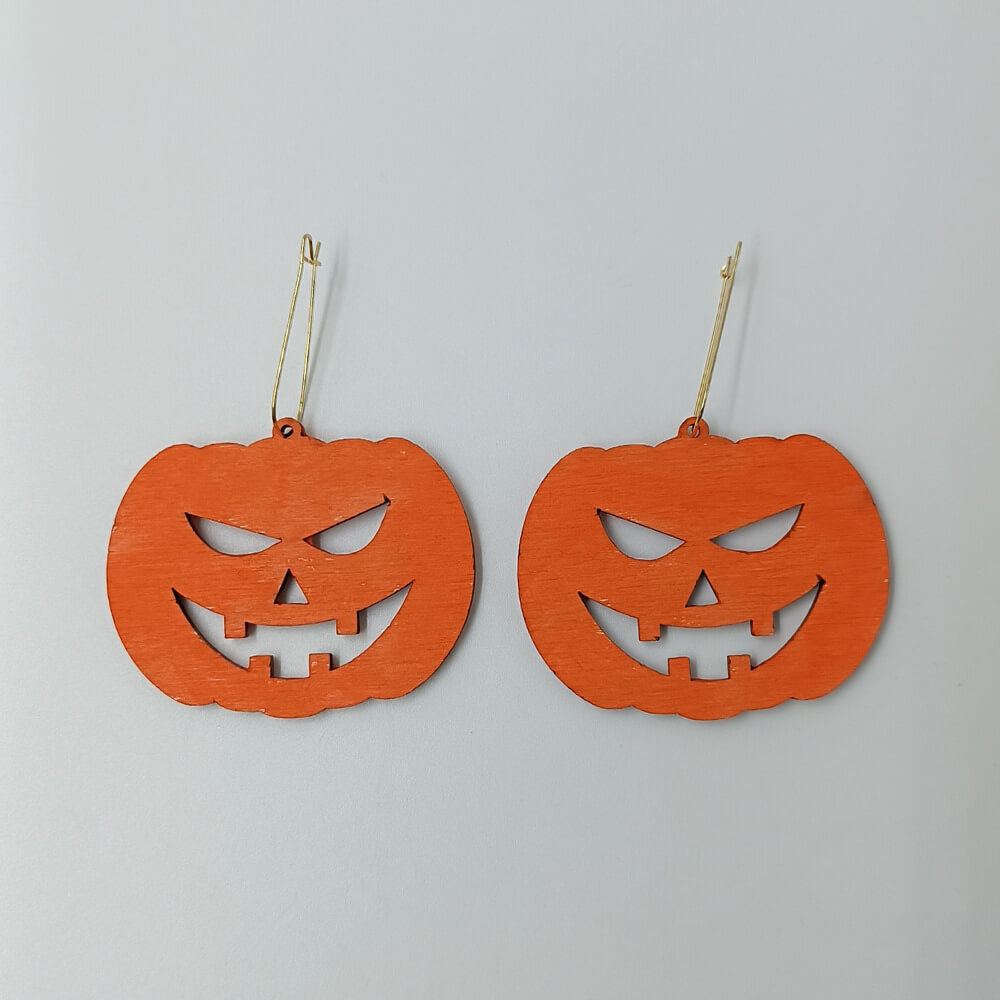 Ζευγάρι χειροποίητων ξύλινων σκουλαρικιών κολοκύθας για Halloween