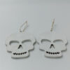 Ξύλινα skull earrings βαμμένα λευκά με χάραξη