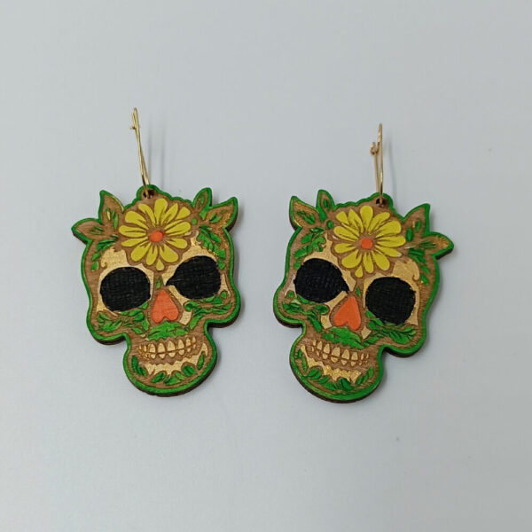 Πολύχρωμα ξύλινα σκουλαρίκια Sugar Skull με χάραξη από ToXylo