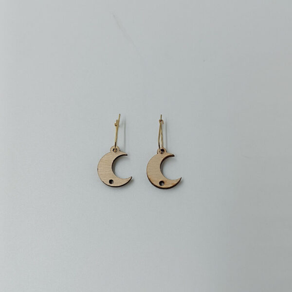 Ξύλινα σκουλαρίκια φεγγάρι με χάραξη από ToXylo
