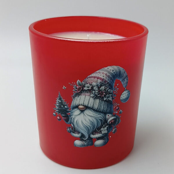 Κόκκινο matte αρωματικό κερί με gnome και άρωμα salted caramel