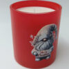 Χριστουγεννιάτικο κερί 250g σε κόκκινο γυάλινο δοχείο με gnome σχέδιο