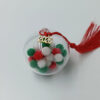 Χριστουγεννιάτικη μπάλα plexiglass με πον-πον σε κόκκινο, πράσινο και λευκό και μεταλλικό στοιχείο 2026.