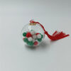 Χριστουγεννιάτικη μπάλα plexiglass με πον-πον σε κόκκινο, πράσινο και λευκό και μεταλλικό στοιχείο 2026.