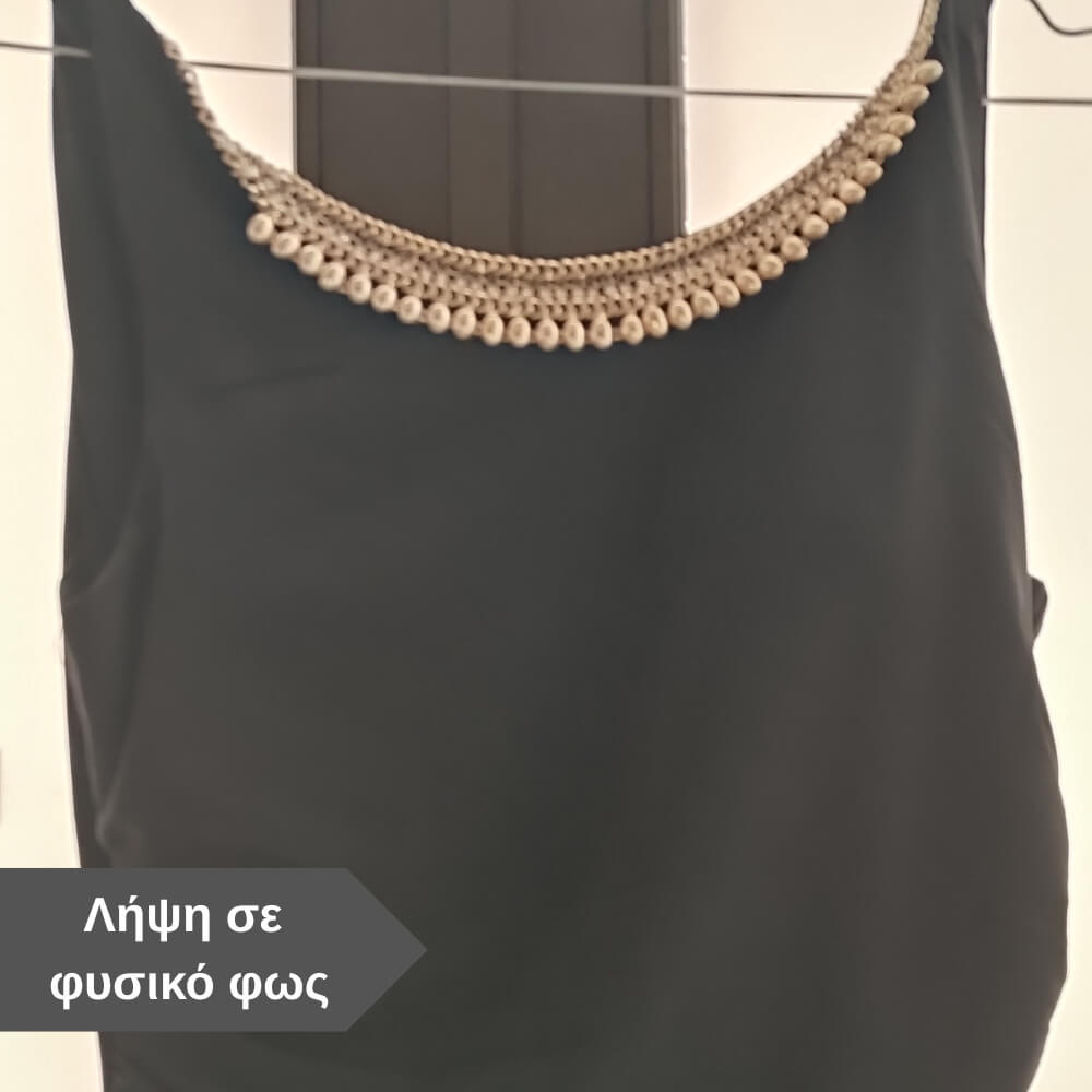 μακρύ βραδινό εντυπωσιακό μαύρο φόρεμα με χρυσή λεπτομέρεια και ανοιχτή πλάτη