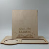 Ξύλινη βάση βιβλίου Shhh I’m Reading με υποδοχή για κούπα