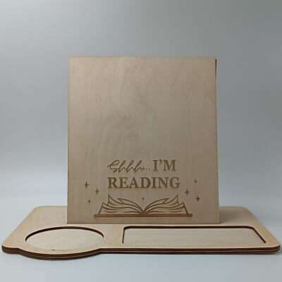 Ξύλινη βάση βιβλίου Shhh I’m Reading με υποδοχή για κούπα