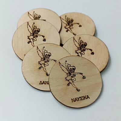 Ξύλινη μπομπονιέρα βάπτισης με μαγνητάκι