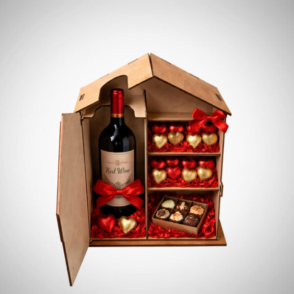 Ξύλινο δωροκουτί σπιτάκι με θήκες για κρασί και σοκολάτες