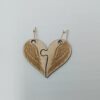 Ξύλινα σκουλαρίκια καρδιά με χάραξη φτερού αγγέλου ζευγάρι ToXylo