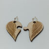 Ζευγάρι ξύλινα σκουλαρίκια σε σχήμα καρδιάς με λεπτομέρεια φτερού ToXylo