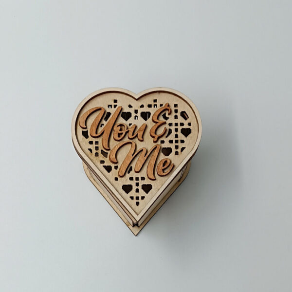 Ανοιχτό ξύλινο κουτί σε σχήμα καρδιάς “You & Me” ρομαντικό δώρο ToXylo