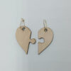 Σκουλαρίκια από ξύλο σε σχήμα καρδιάς με σχέδιο παζλ
