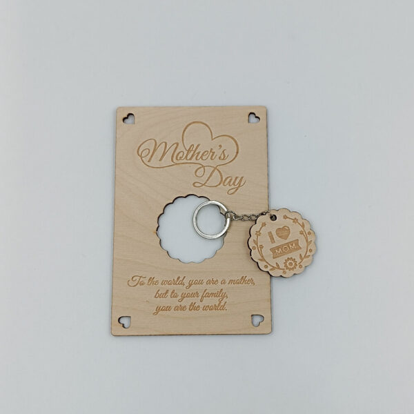 Ξύλινο δώρο για τη μαμά με μπρελόκ για τη Γιορτή της Μητέρας | ToXylo