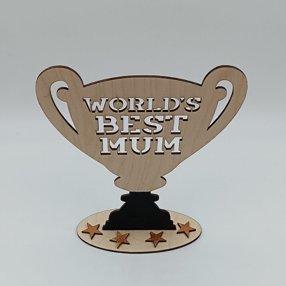 Διακοσμητικό ξύλινο δώρο σε σχήμα τροπαίου για τη Γιορτή της Μητέρας