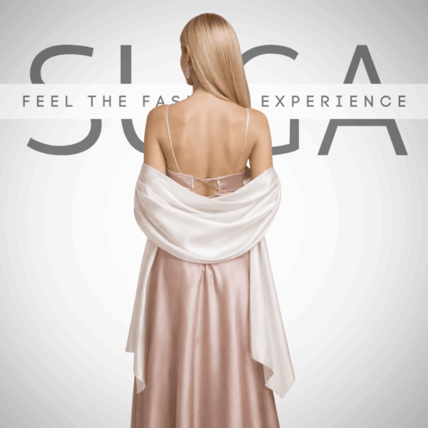 Βραδινή εσάρπα σε λευκό χρώμα από σατέν ύφασμα σε πίσω όψη