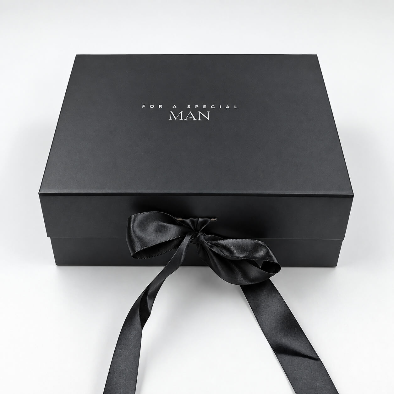 Μαύρο ανδρικό gift box με ουίσκι, πορτοφόλι και γκρι γραβάτα