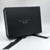 Μαύρο ανδρικό gift box με ουίσκι, πορτοφόλι και γκρι γραβάτα