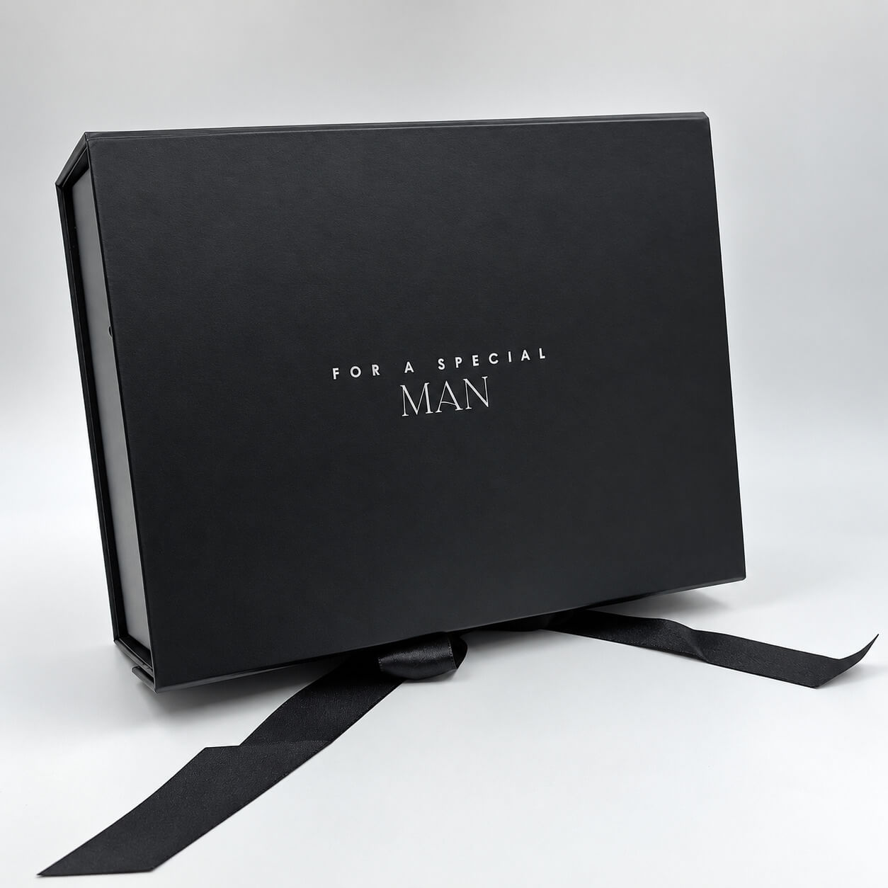 Μαύρο ανδρικό gift box με ουίσκι, πορτοφόλι και γκρι γραβάτα