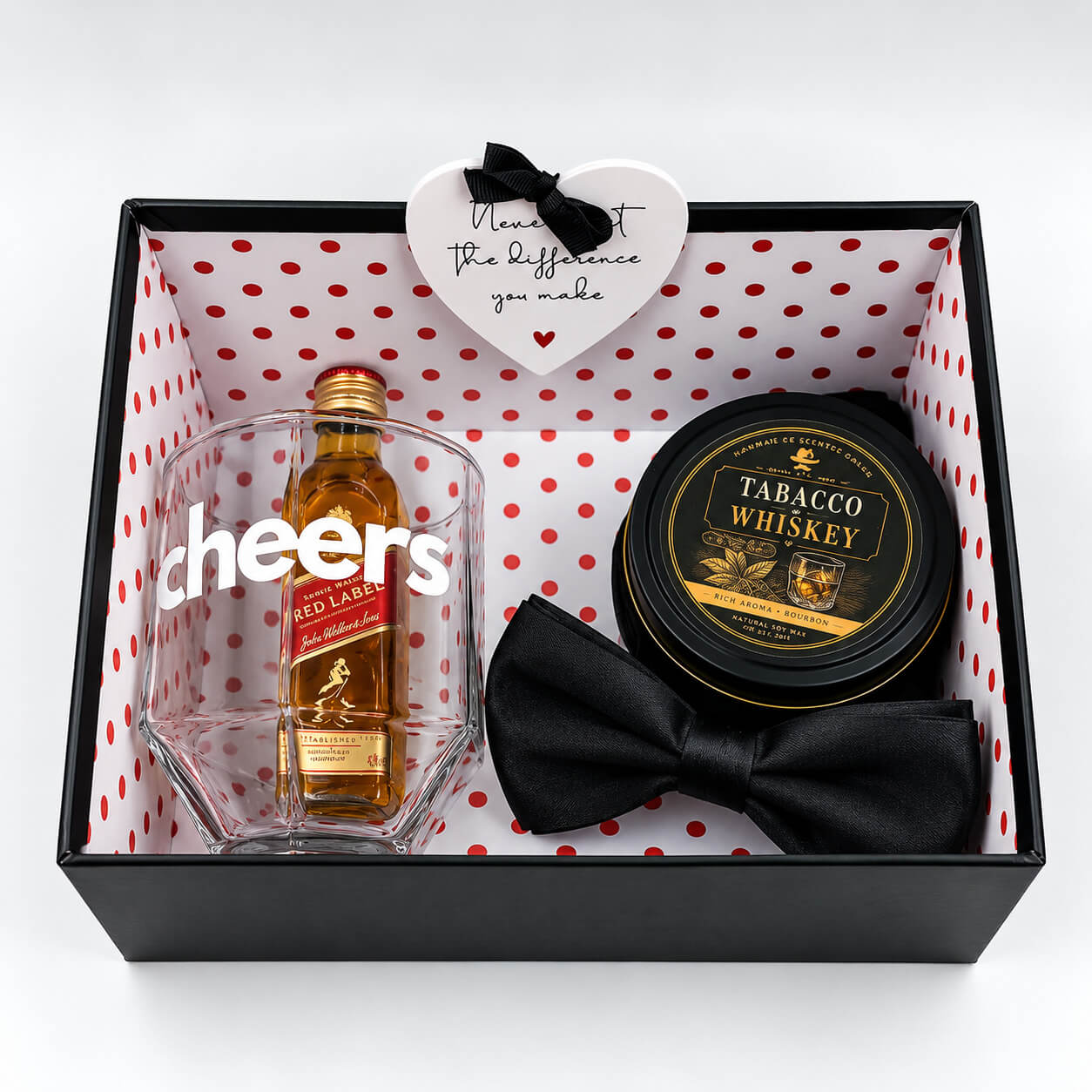 Μαύρο ανδρικό gift box με ουίσκι, παπιγιόν και αρωματικό κερί