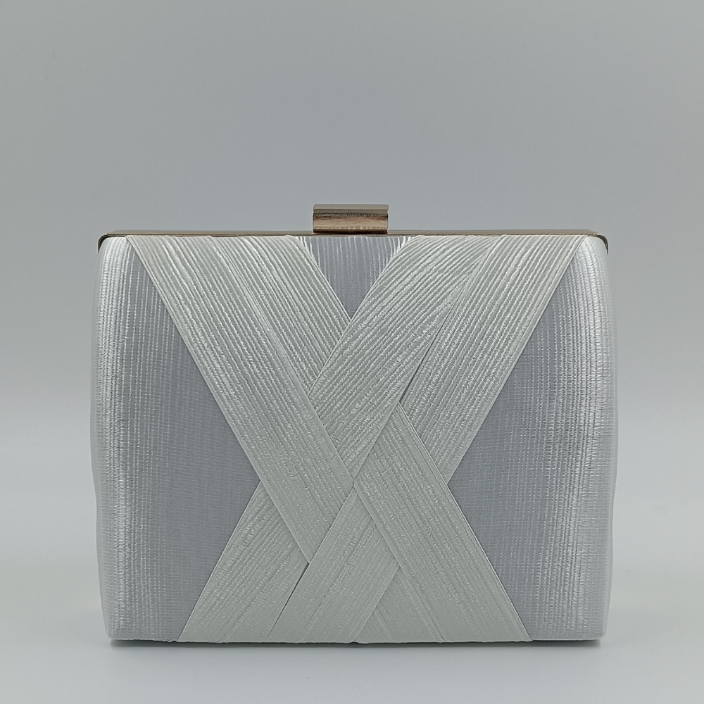 Γυναικείο βραδινό clutch με σατινέ υφή και χρυσό κούμπωμα