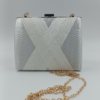 Γυναικείο λευκό clutch τσαντάκι με χρυσή αλυσίδα – Suga Style