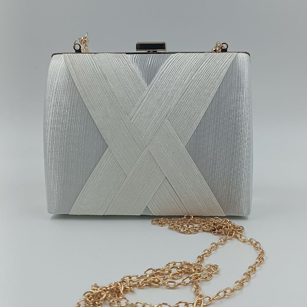 Γυναικείο λευκό clutch τσαντάκι με χρυσή αλυσίδα – Suga Style