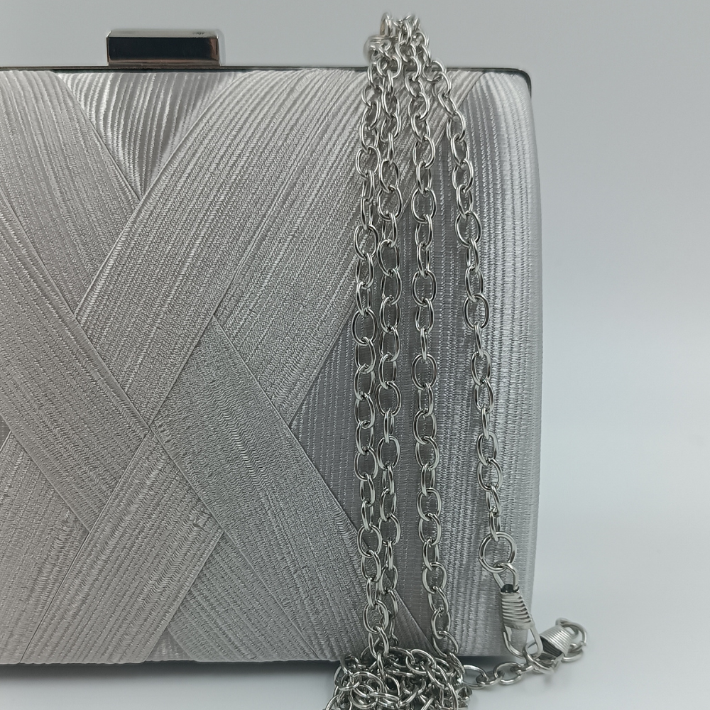 Γυναικείο βραδινό clutch τσαντάκι ασημί με αλυσίδα – Suga Style