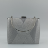 Γυναικεία ασημί βραδινή τσάντα clutch με ανάγλυφο σχέδιο