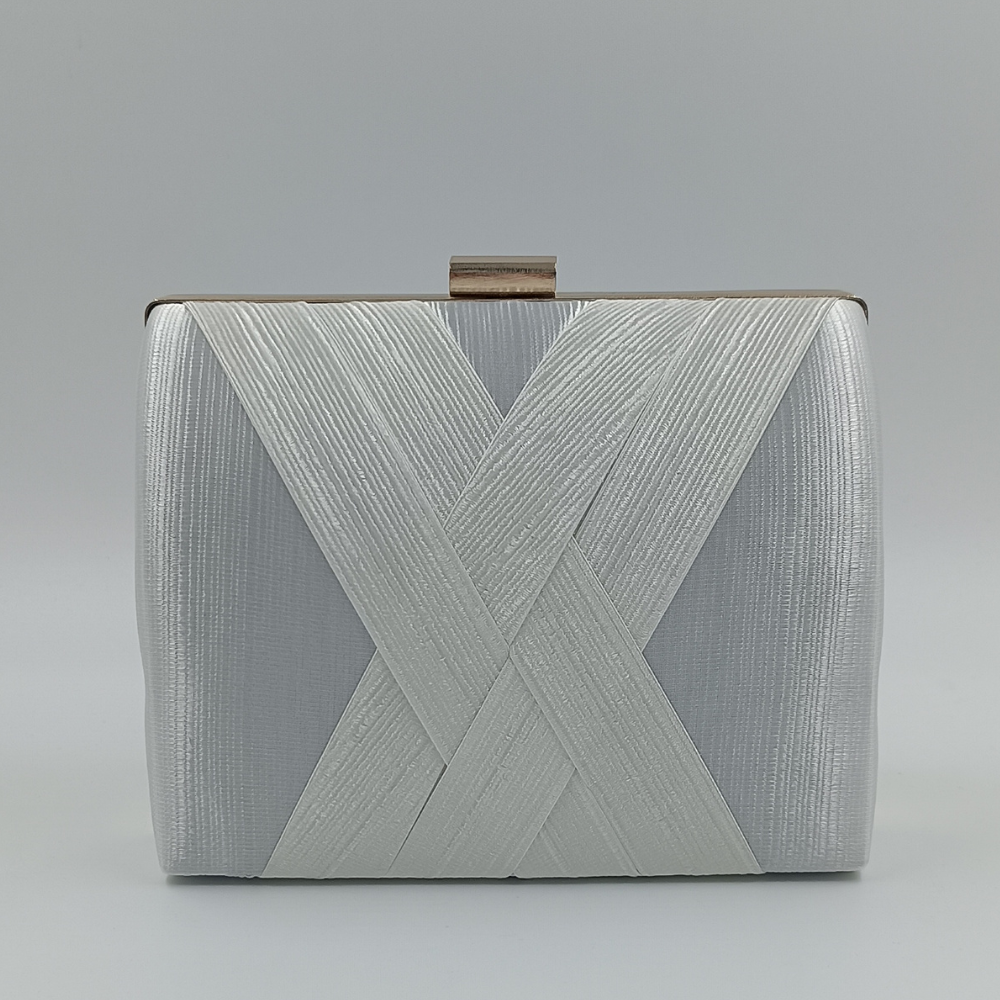 Λευκό βραδινό clutch με χρυσό μεταλλικό χερούλι – Suga Style