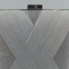 Γυναικεία ασημί βραδινή τσάντα clutch με ανάγλυφο σχέδιο